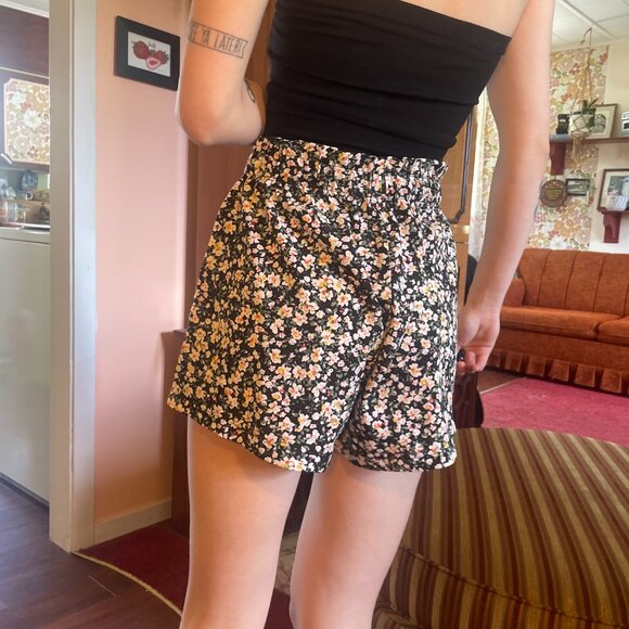 Black high sinched waisted floral print shorts! - Picture 6 of 16